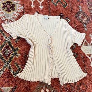 🤎🧋NWOT Ruffled Pearl Button Cardigan🧋🤎